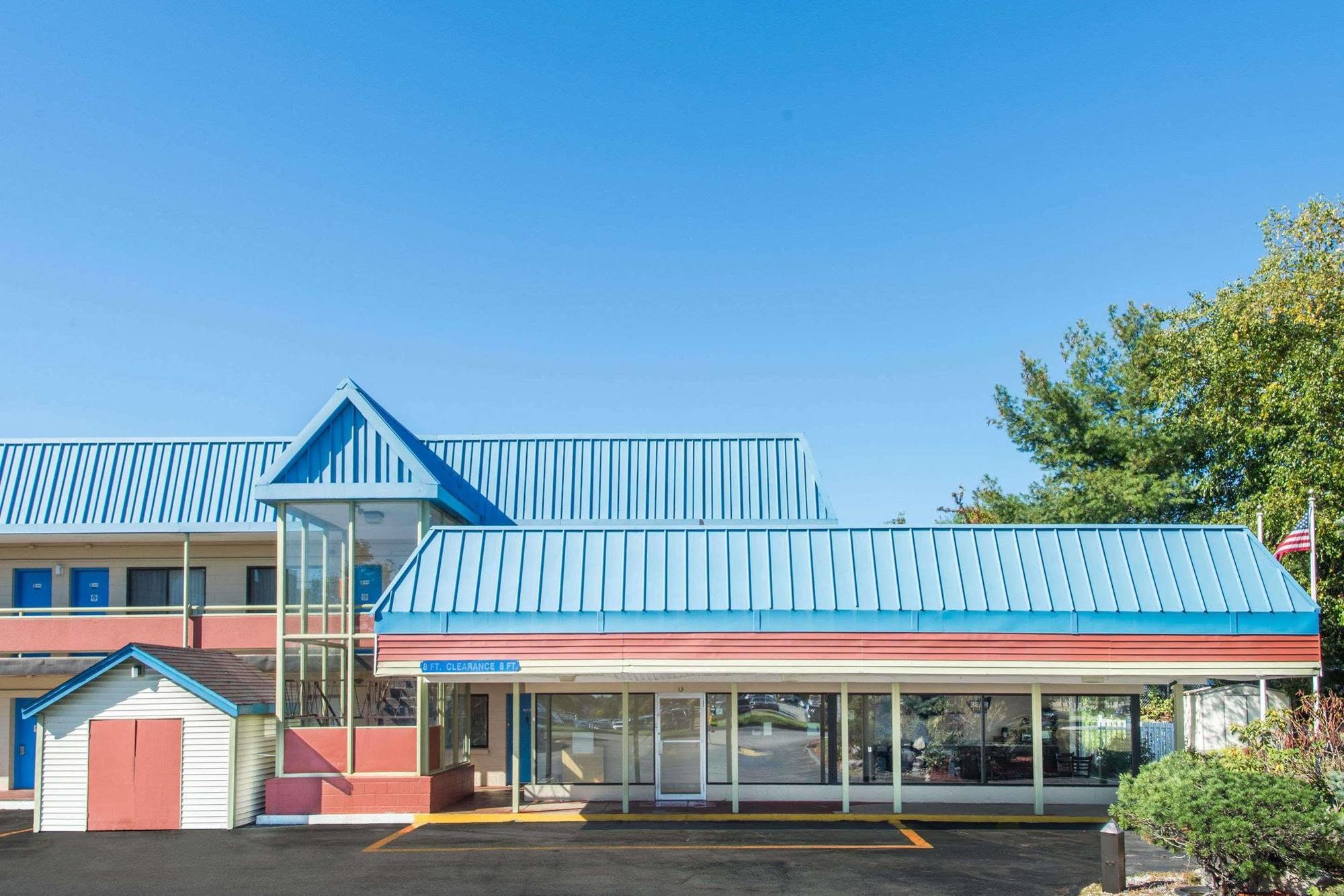 Budget Inn/ 纳蒂克 外观 照片